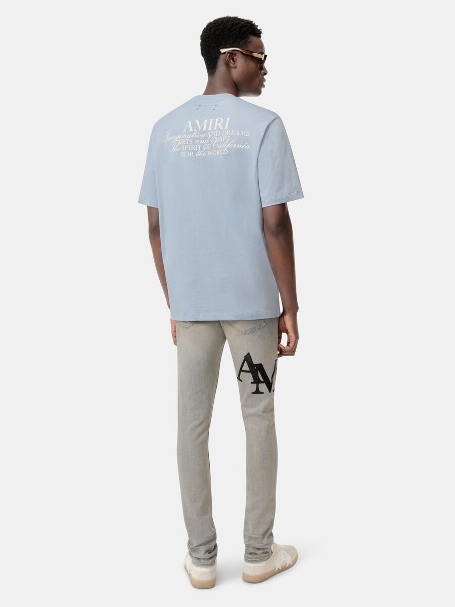 JEAN SKINNY AVEC LOGO DÉCALÉ