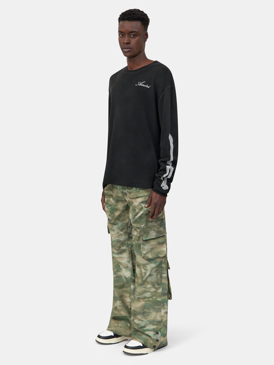 PANTALON CARGO CAMOUFLAGE À POCHES MULTIPLES