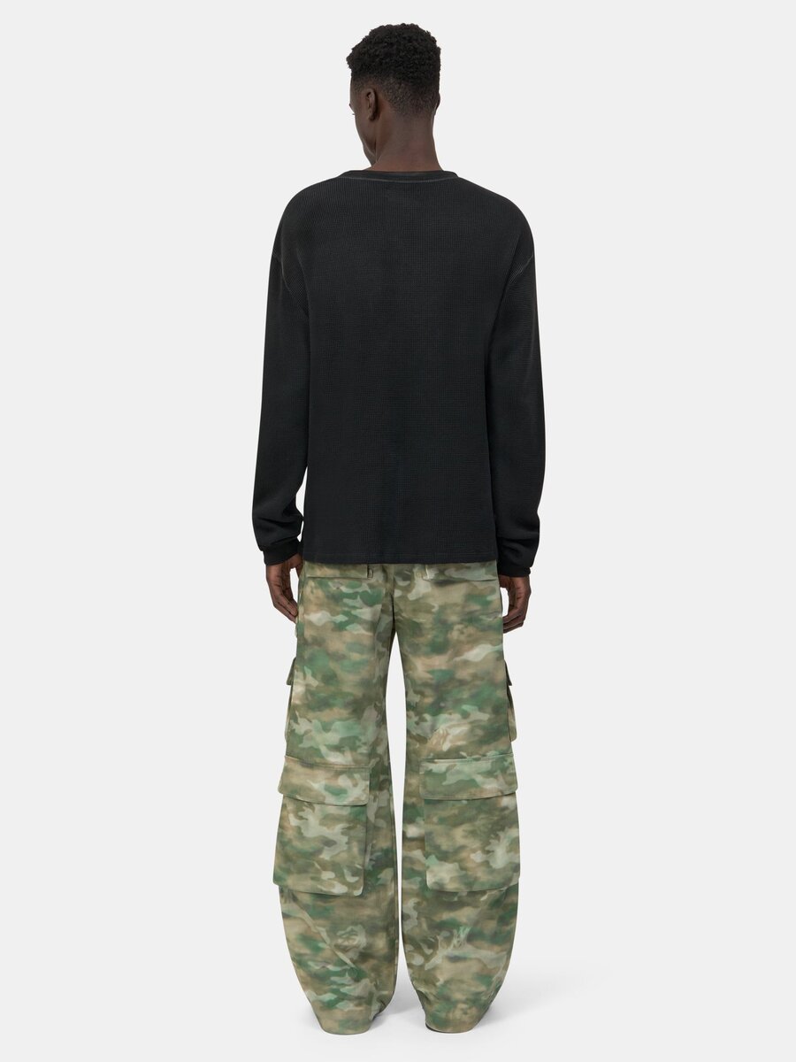 PANTALON CARGO CAMOUFLAGE À POCHES MULTIPLES